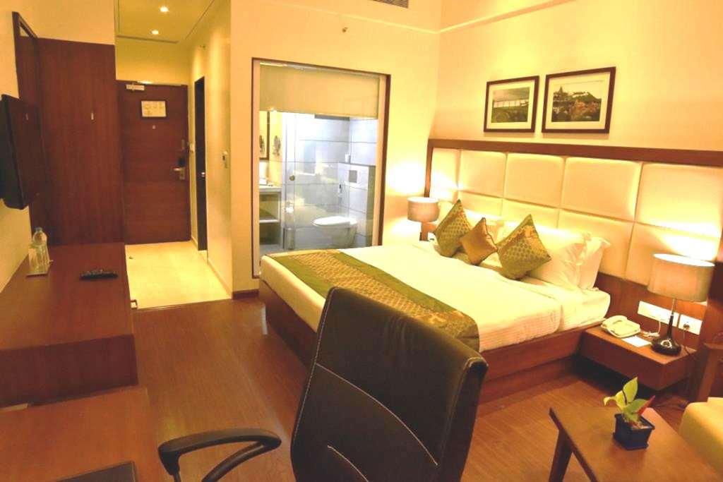 Comfort Inn Donil Vadodara Oda fotoğraf