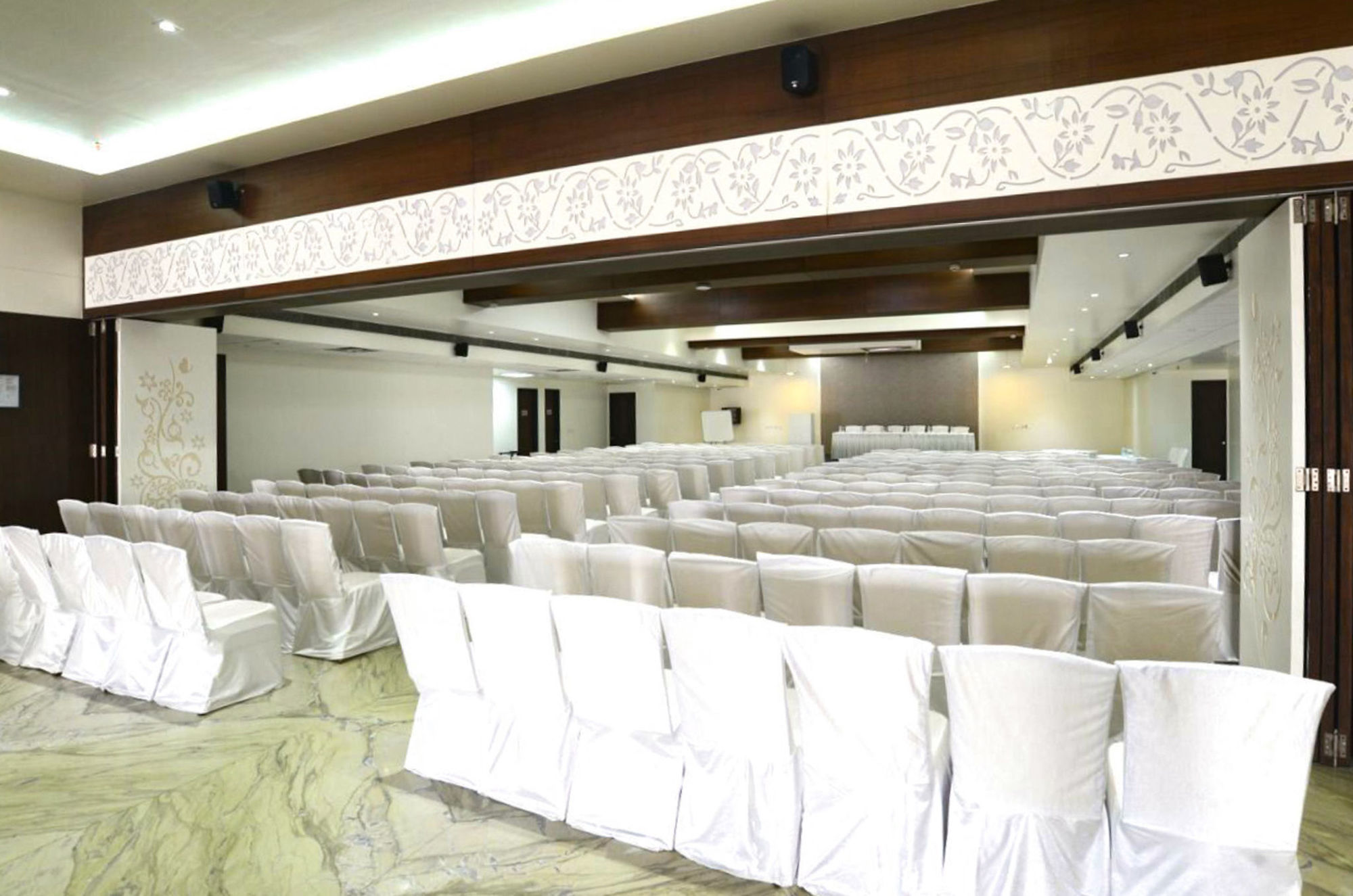 Comfort Inn Donil Vadodara Konforlar fotoğraf
