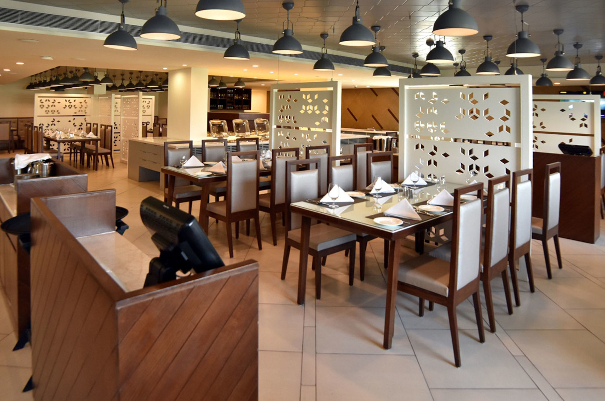 Comfort Inn Donil Vadodara Restoran fotoğraf