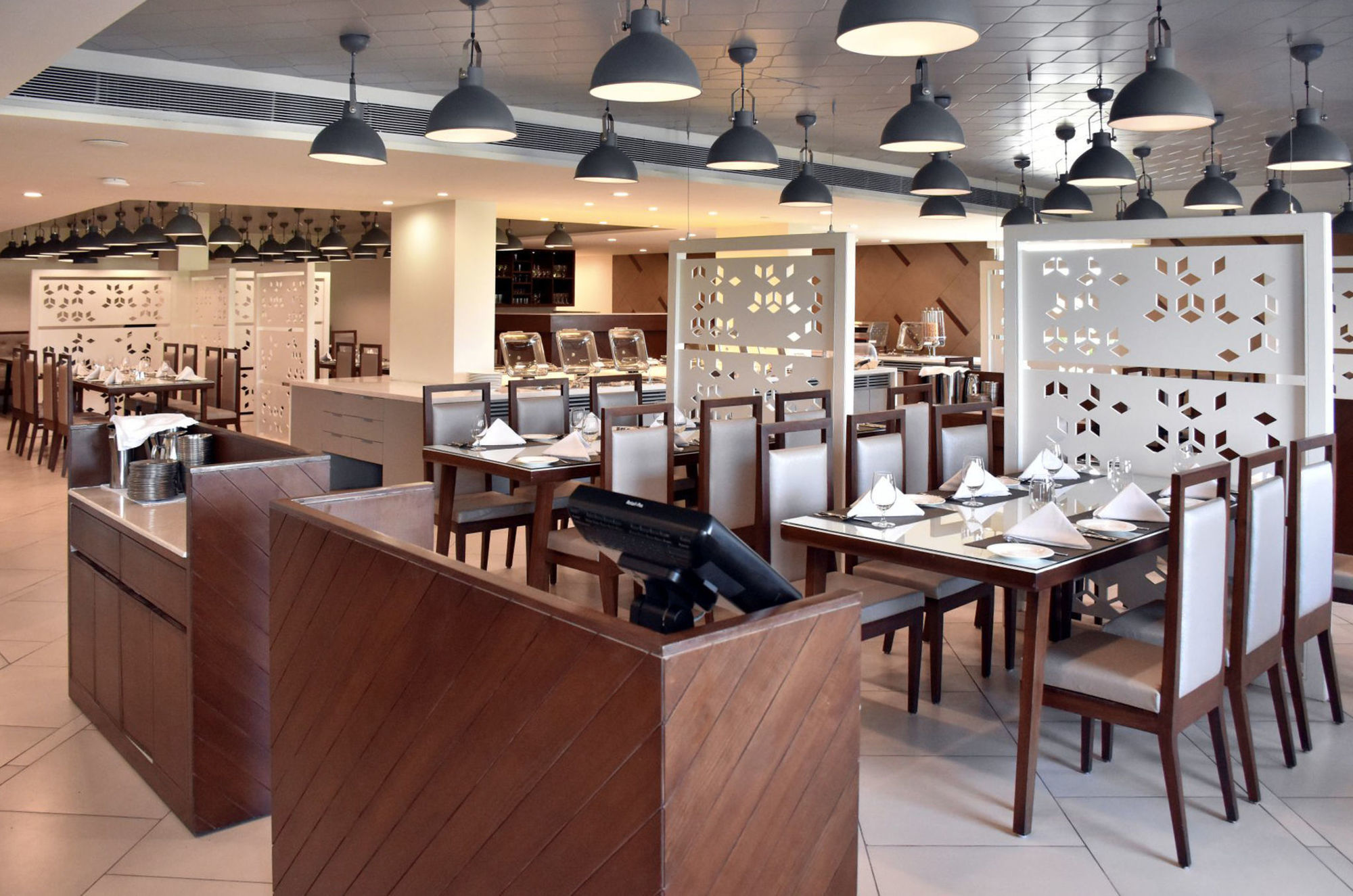 Comfort Inn Donil Vadodara Restoran fotoğraf