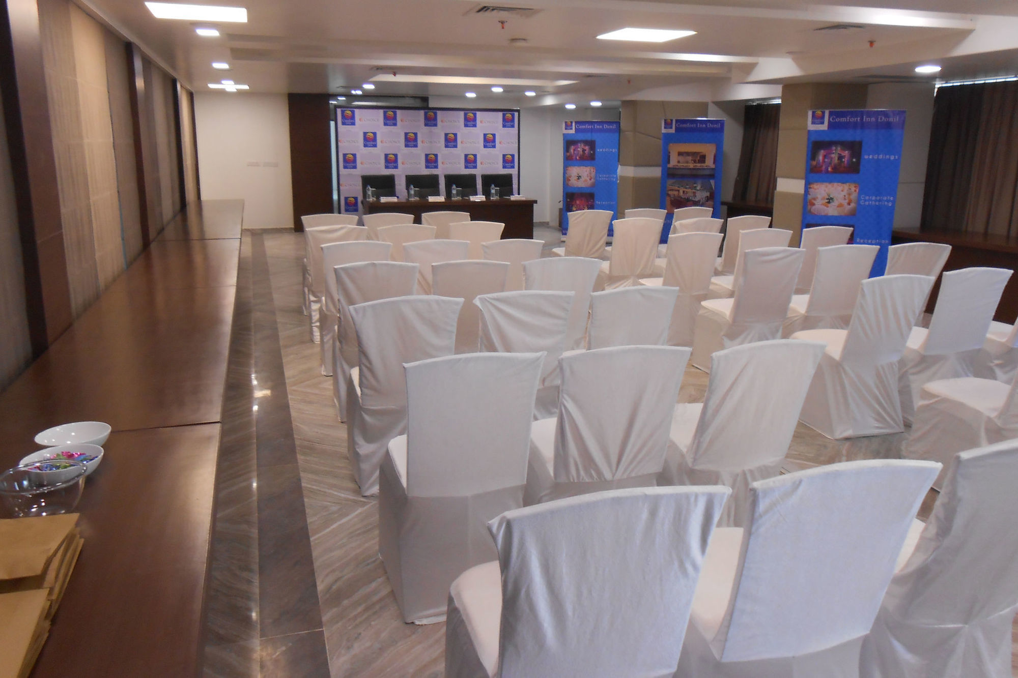 Comfort Inn Donil Vadodara Konforlar fotoğraf